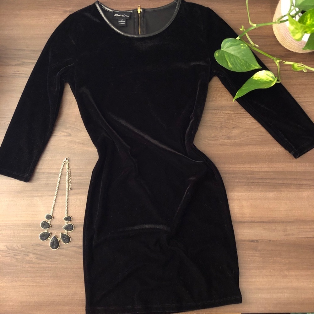 3/$30 Vintage Black Velvet Cocktail Mini Dress